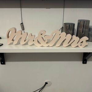 Mr & Mrs sign